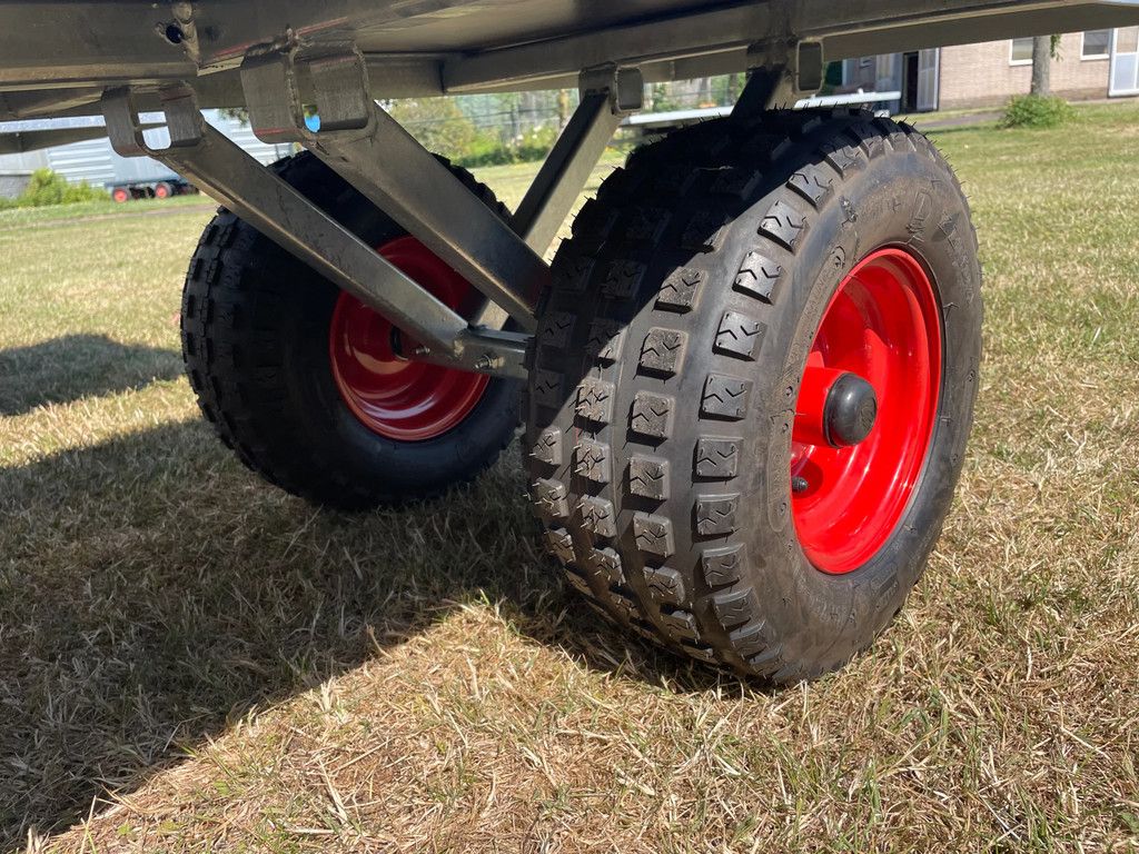 Hooiwagen Balenwagen hooiwagen paardenmanege
