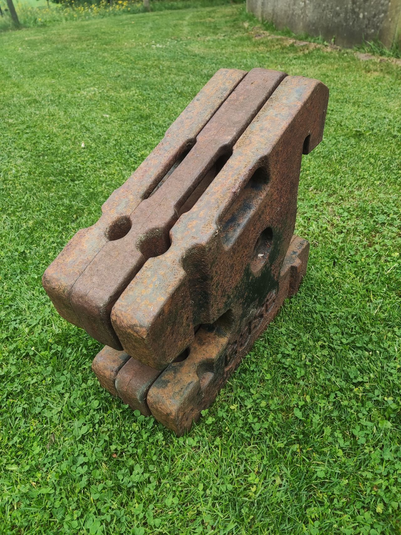3 David Brown frontgewichten (40 kg. / stuk)