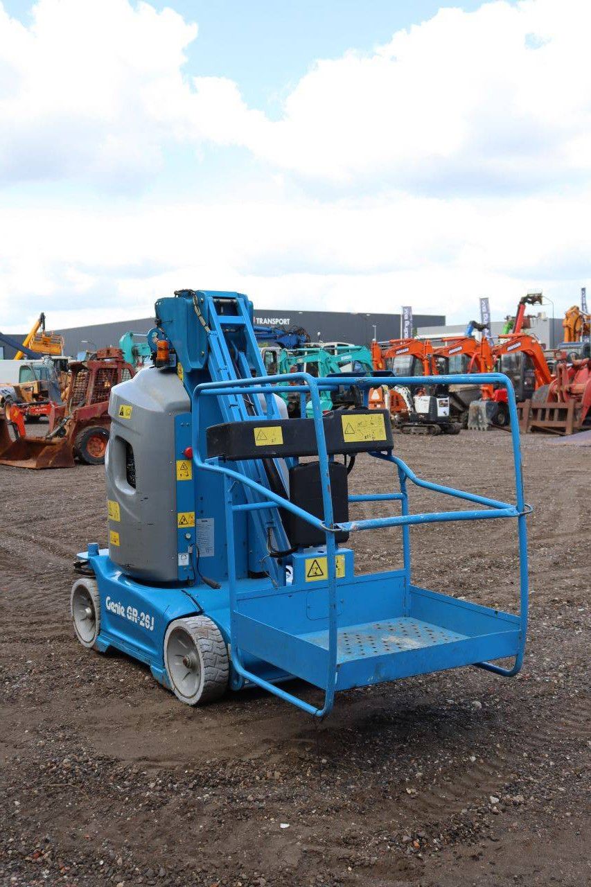 Genie GR26J Elektrischer Mastlift 200 kg 9,9 m 2015