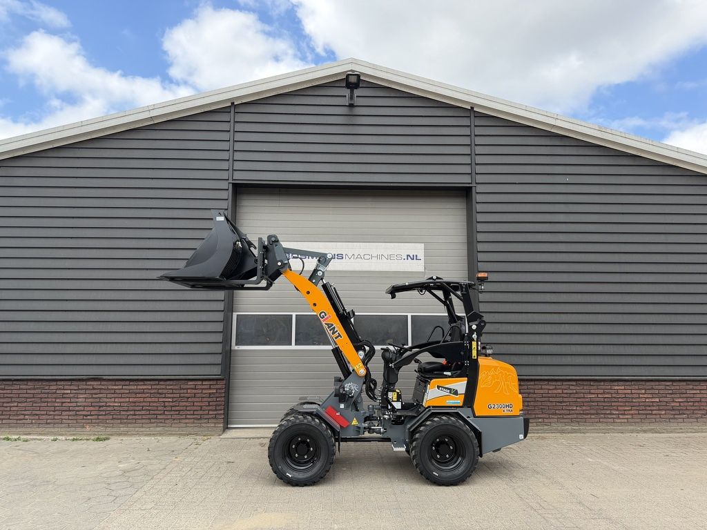 Giant G2300 X-TRA HD minishovel jubileum vol opties!