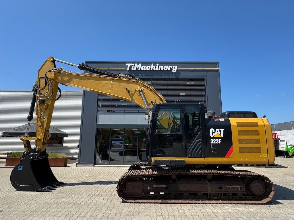 CAT 323 F L