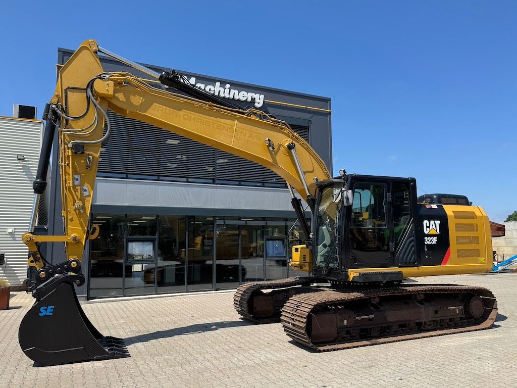 CAT 323 F L