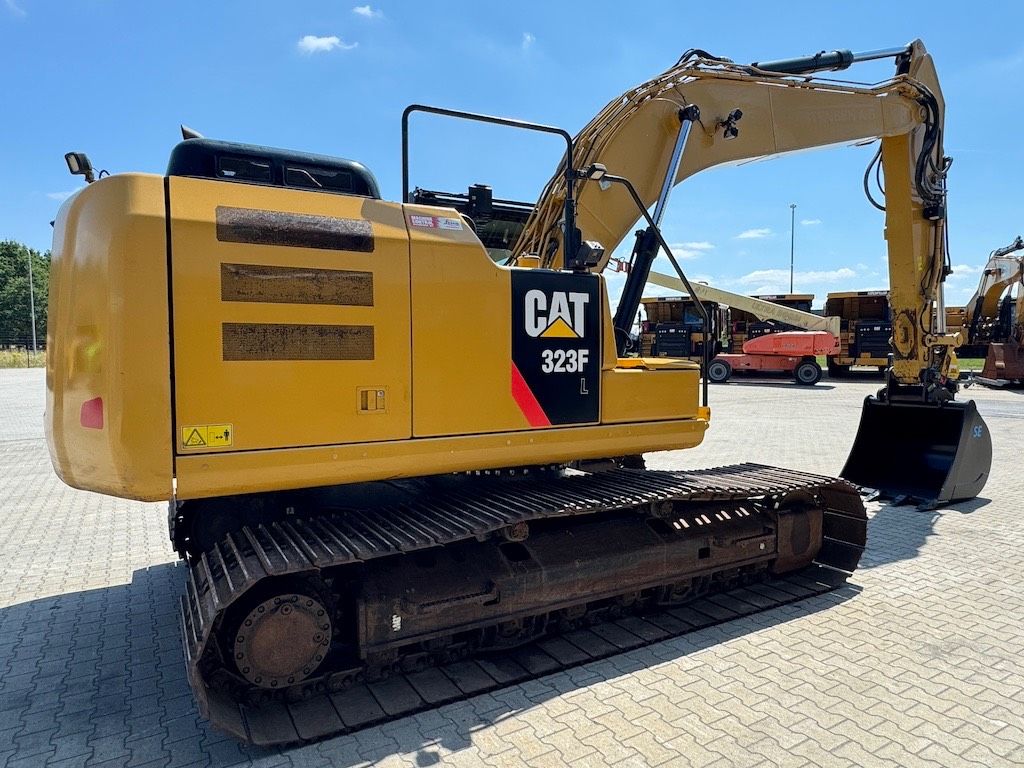 CAT 323 F L