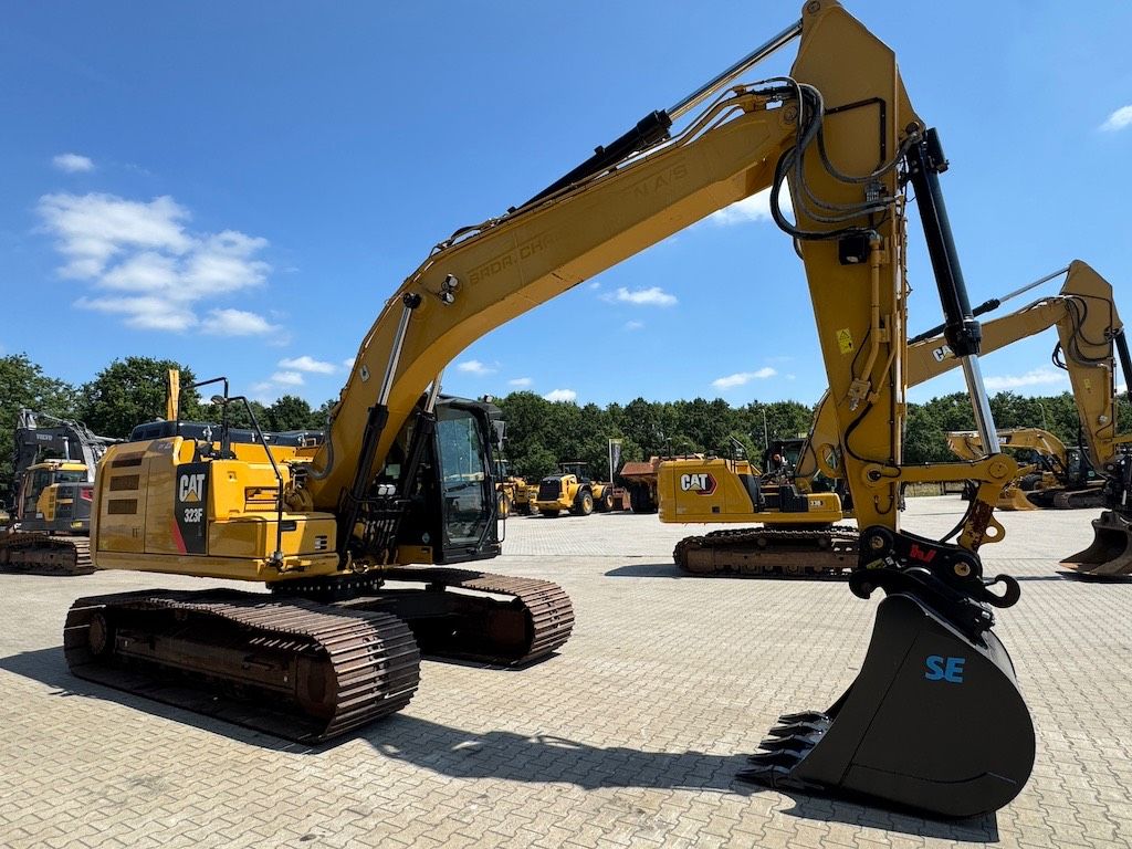 CAT 323 F L