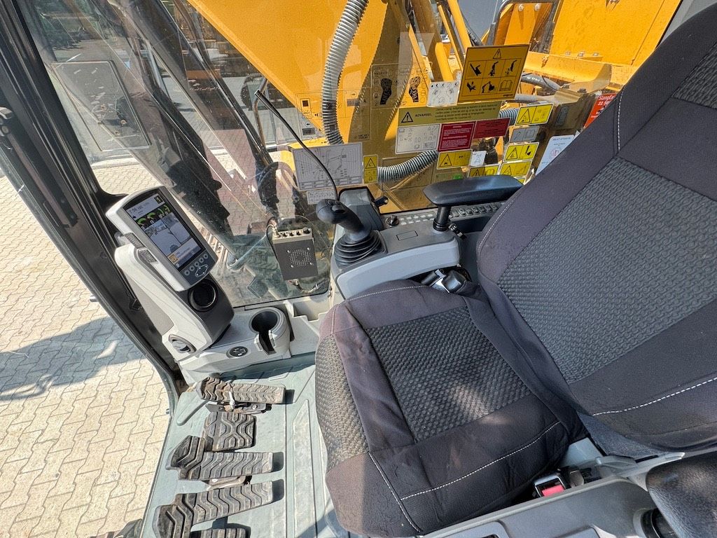 CAT 323 F L