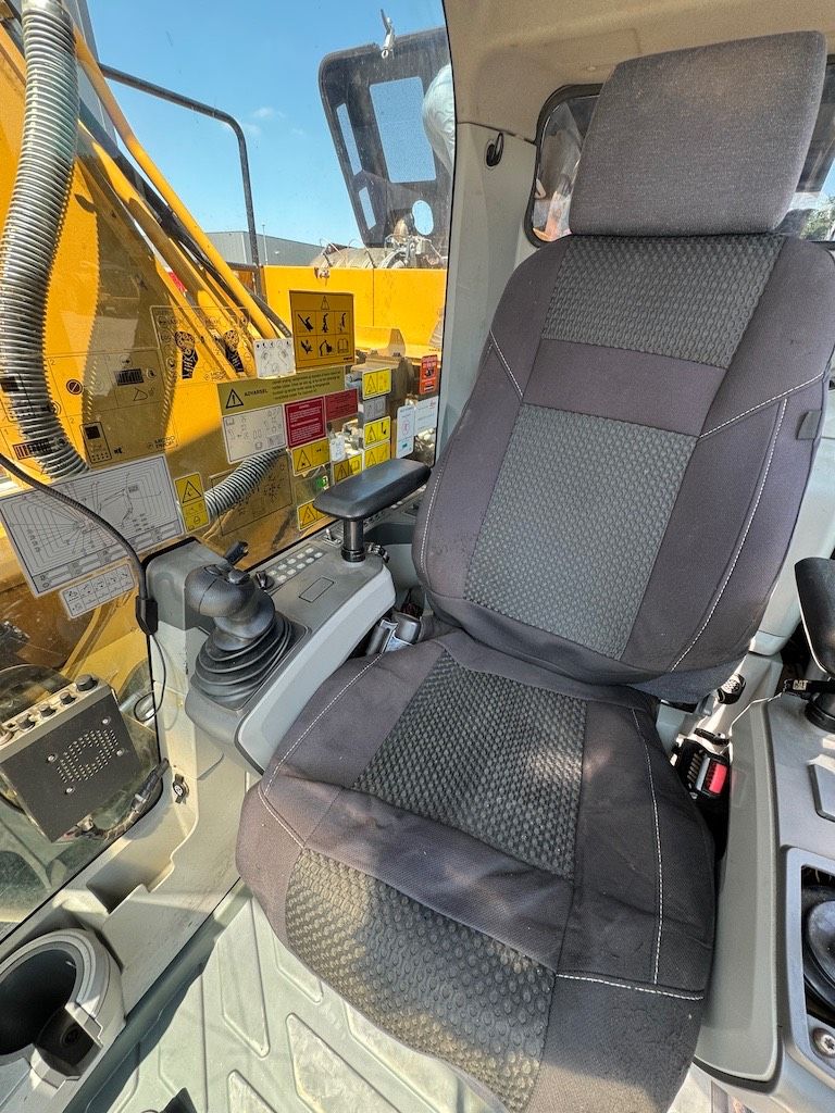 CAT 323 F L