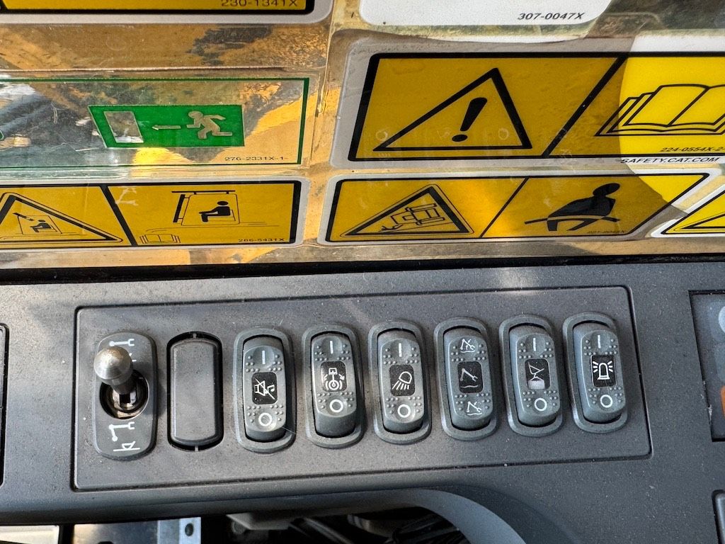 CAT 323 F L