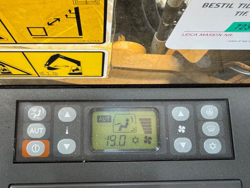 CAT 323 F L