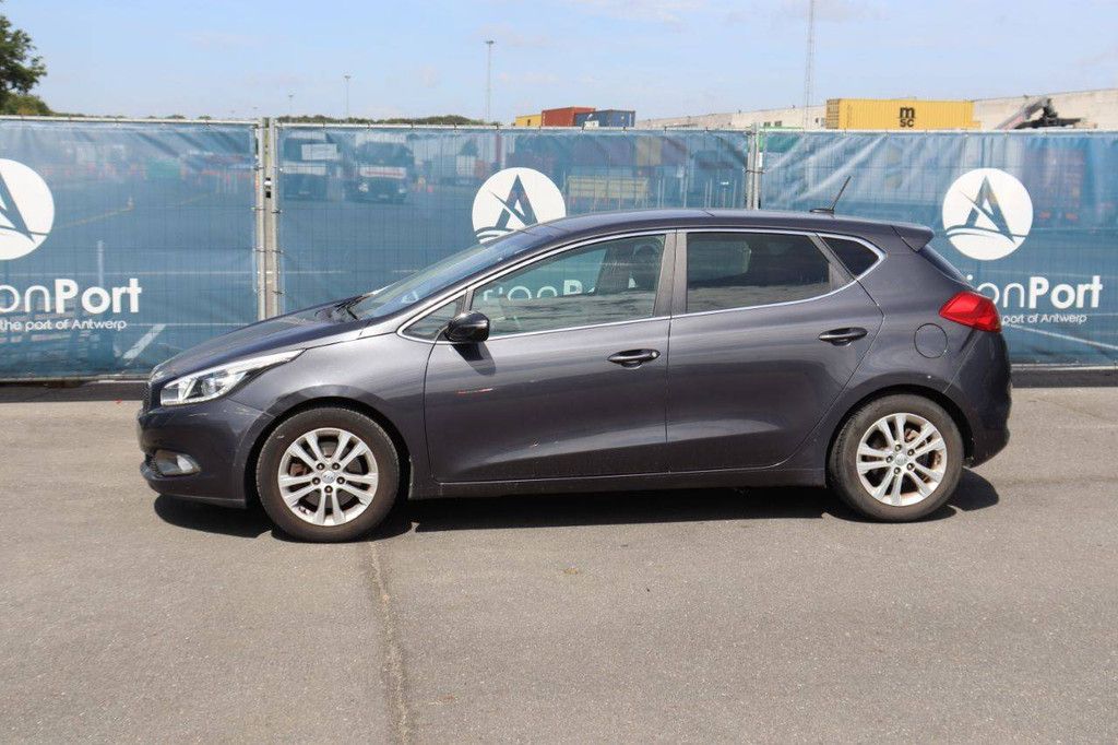 Passenger car Kia Cee'd Petrol 100hp 2015 (Margin)