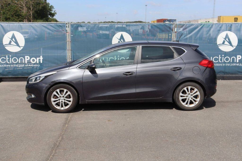 Passenger car Kia Cee'd Petrol 100hp 2015 (Margin)