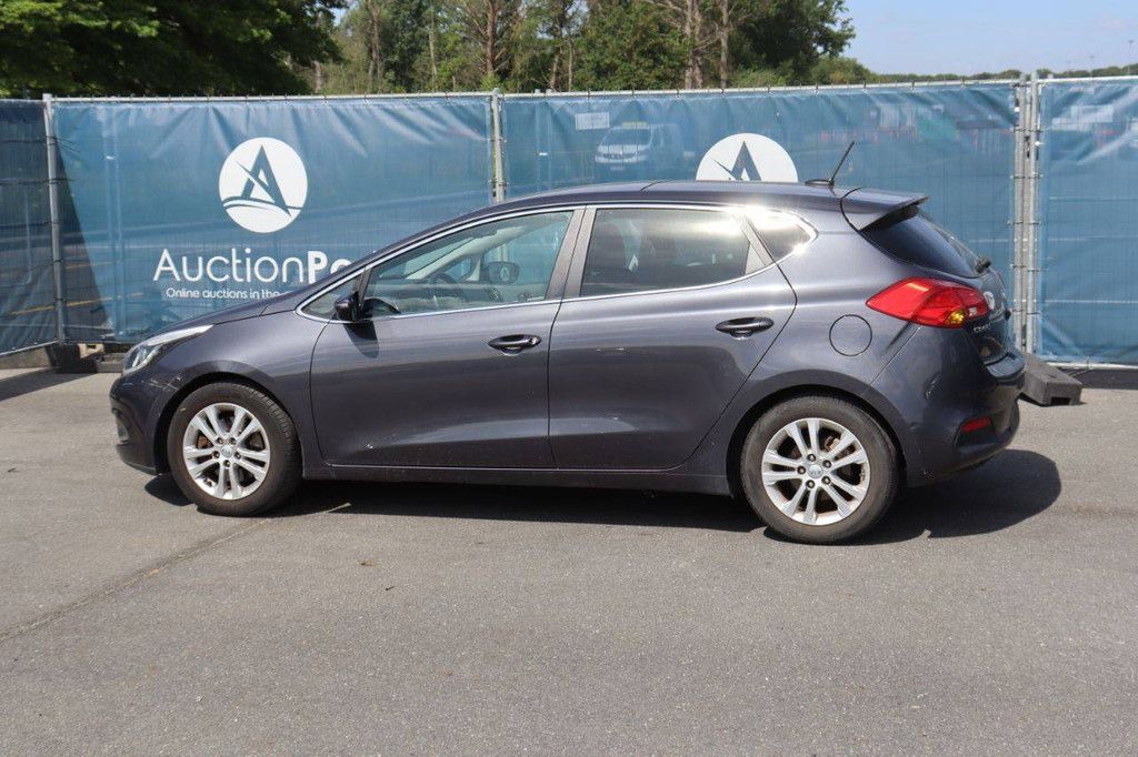 Passenger car Kia Cee'd Petrol 100hp 2015 (Margin)