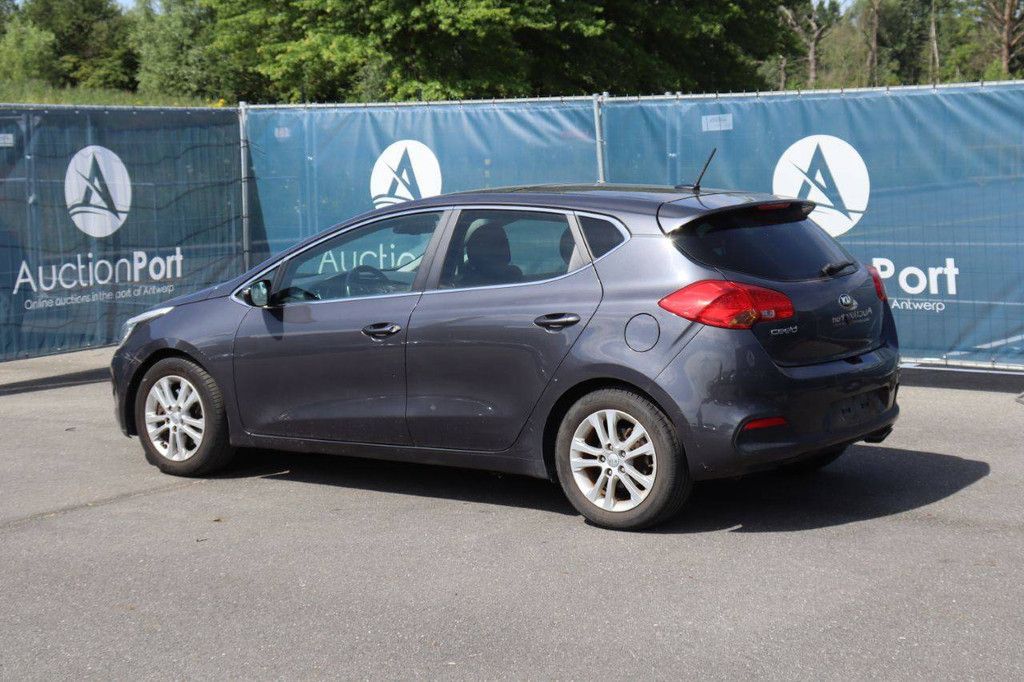 Passenger car Kia Cee'd Petrol 100hp 2015 (Margin)