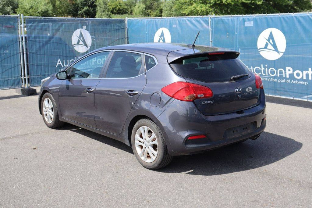 Passenger car Kia Cee'd Petrol 100hp 2015 (Margin)