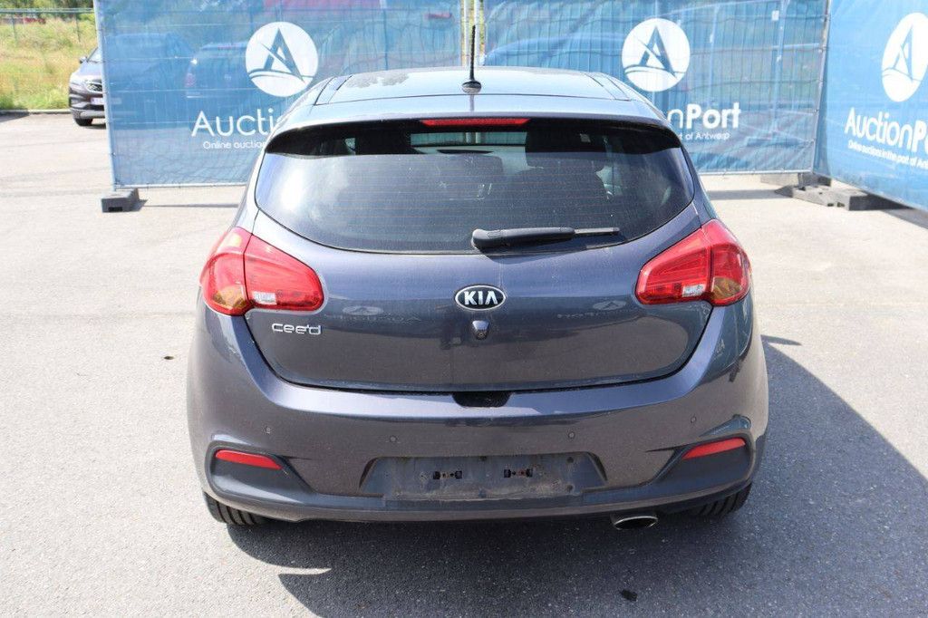 Passenger car Kia Cee'd Petrol 100hp 2015 (Margin)