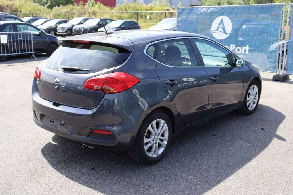 Passenger car Kia Cee'd Petrol 100hp 2015 (Margin)
