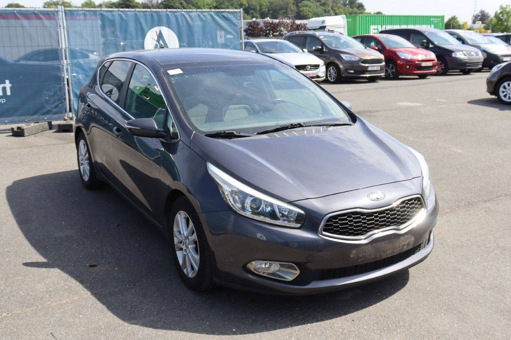 Passenger car Kia Cee'd Petrol 100hp 2015 (Margin)