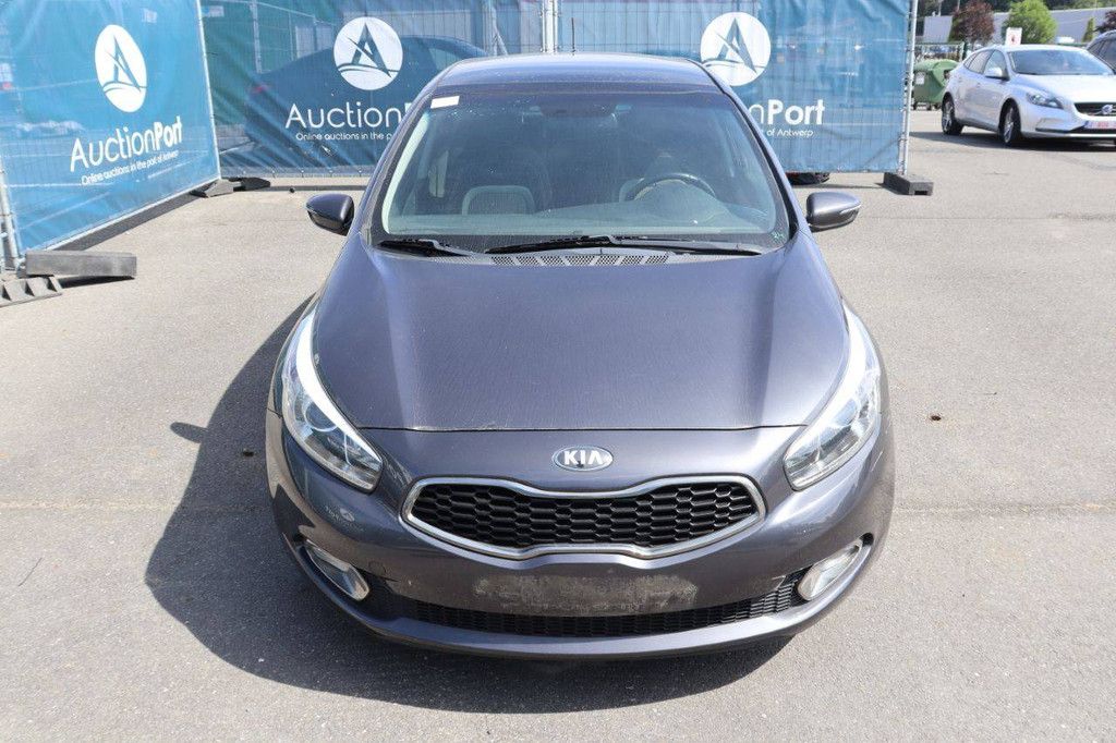 Passenger car Kia Cee'd Petrol 100hp 2015 (Margin)