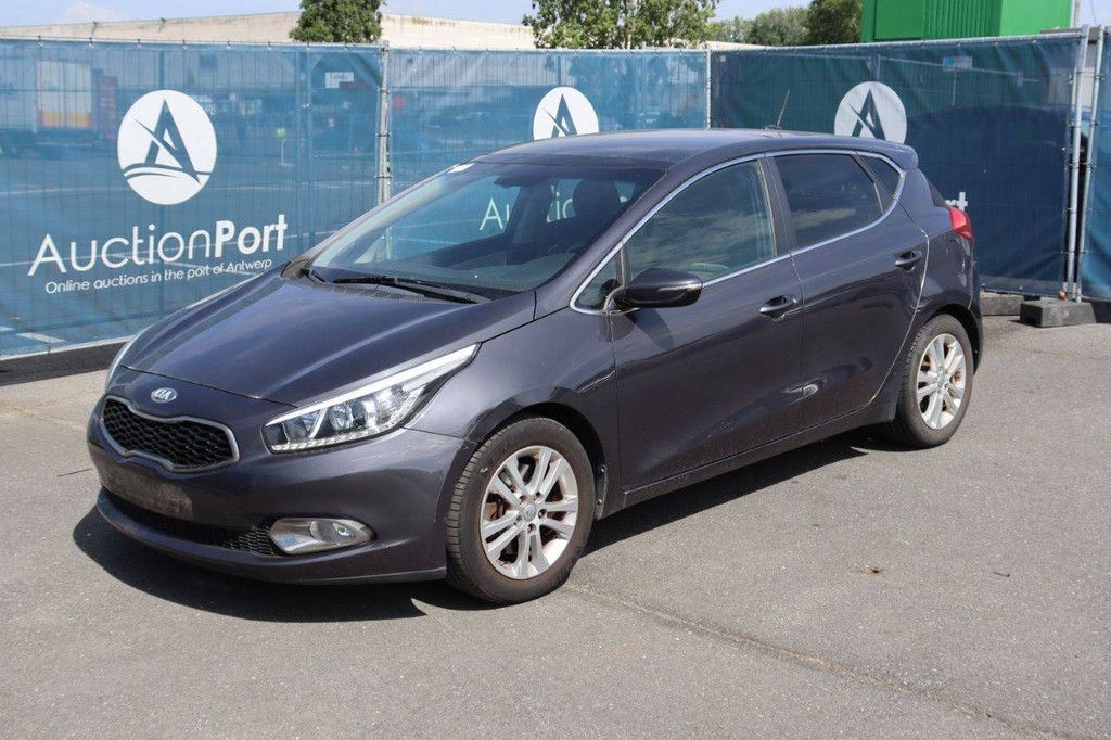 Passenger car Kia Cee'd Petrol 100hp 2015 (Margin)