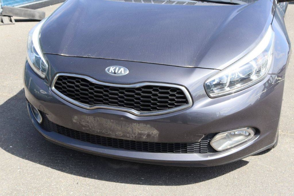 Passenger car Kia Cee'd Petrol 100hp 2015 (Margin)