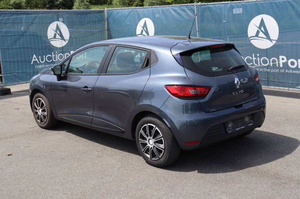 Passenger car Renault Clio Petrol 74hp 2017 (Margin)