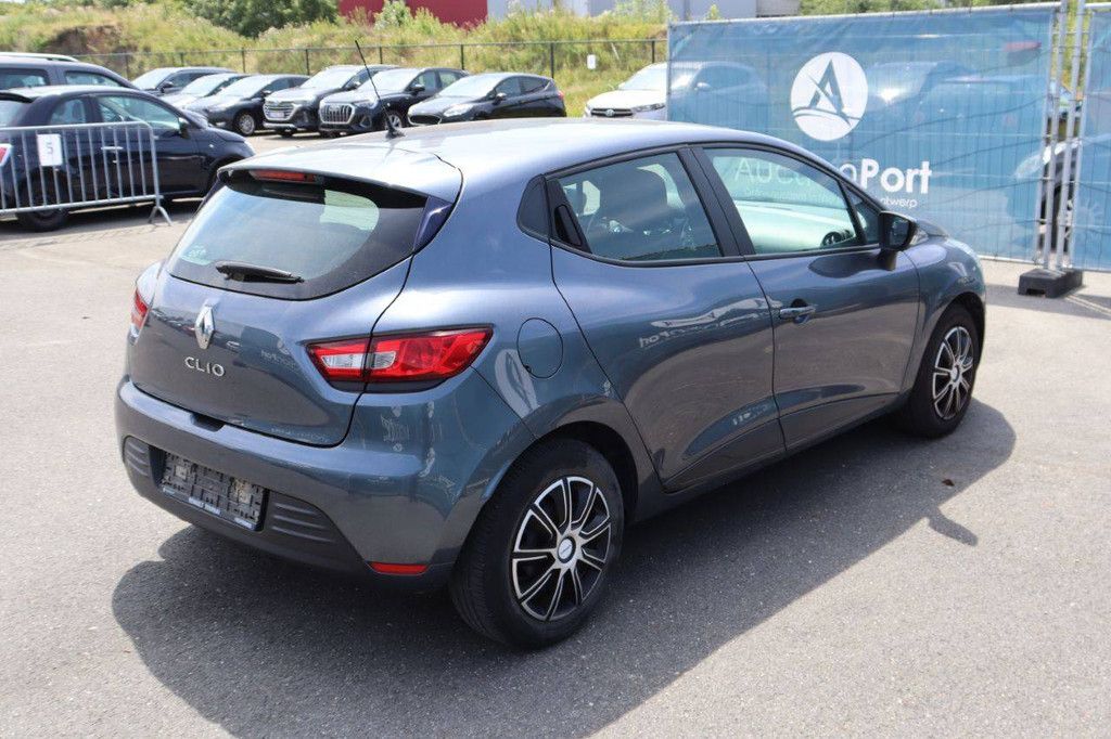 Passenger car Renault Clio Petrol 74hp 2017 (Margin)