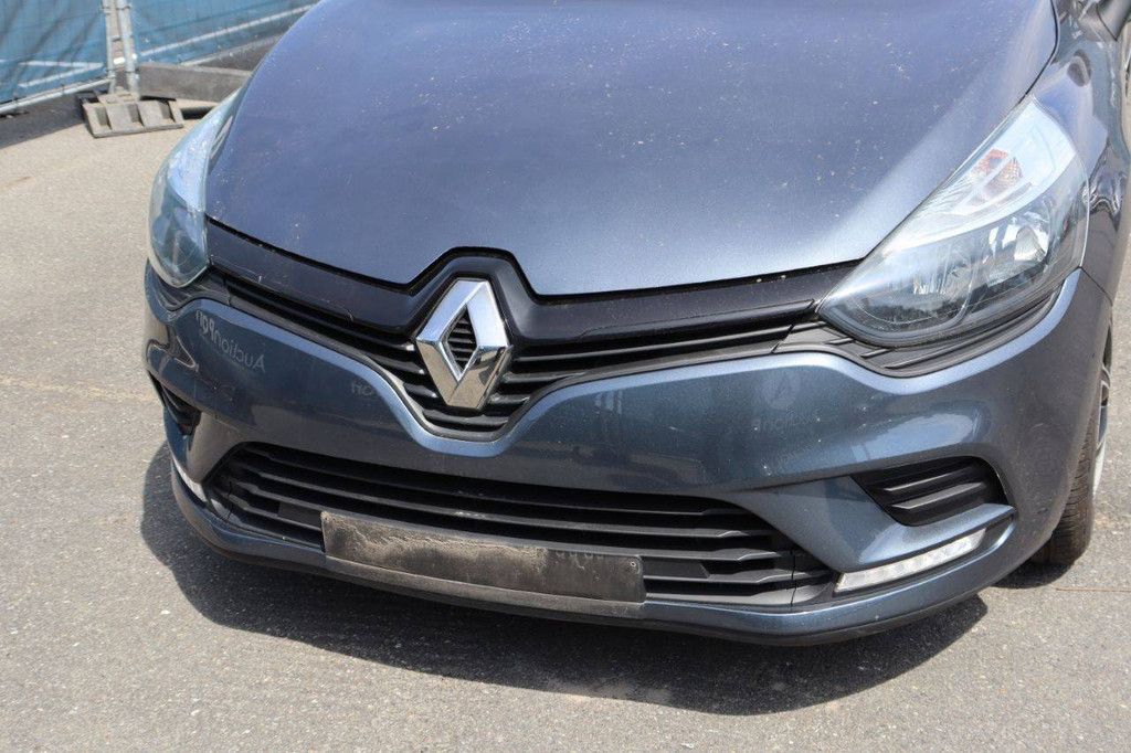 Passenger car Renault Clio Petrol 74hp 2017 (Margin)