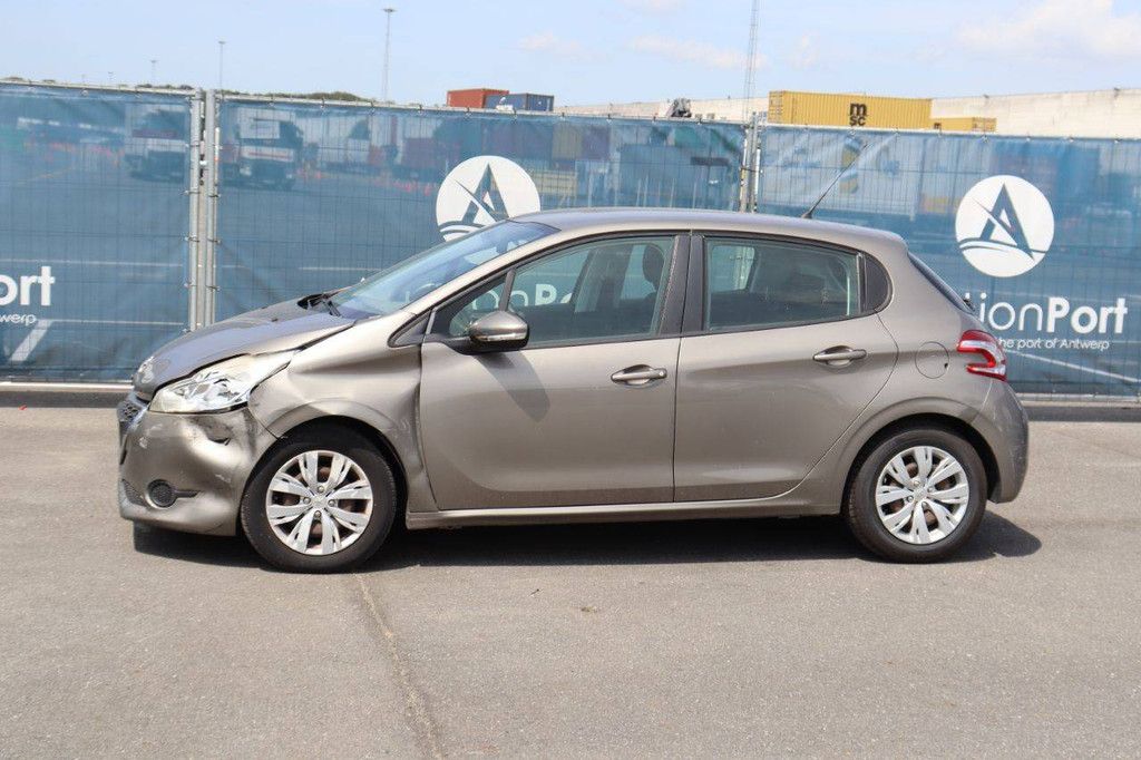 Passenger car Peugeot 208 Petrol 82hp 2012 (Margin)