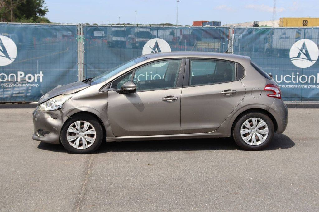 Passenger car Peugeot 208 Petrol 82hp 2012 (Margin)