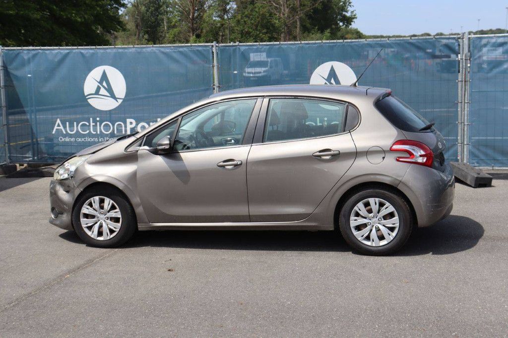 Passenger car Peugeot 208 Petrol 82hp 2012 (Margin)