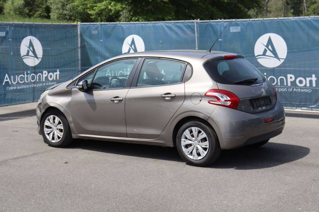 Passenger car Peugeot 208 Petrol 82hp 2012 (Margin)