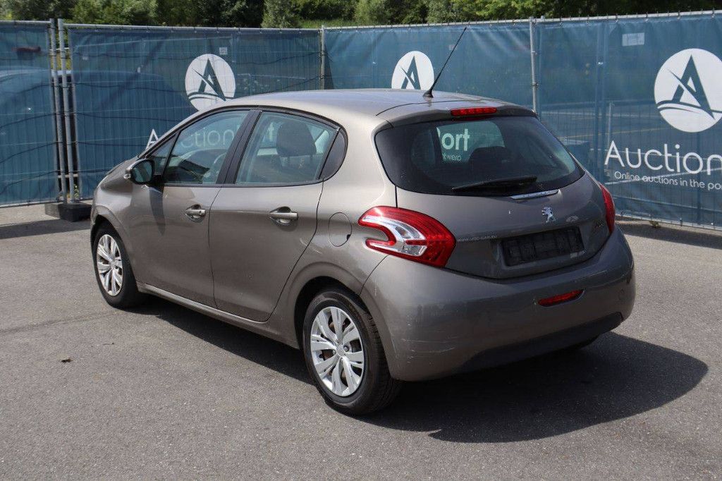 Passenger car Peugeot 208 Petrol 82hp 2012 (Margin)