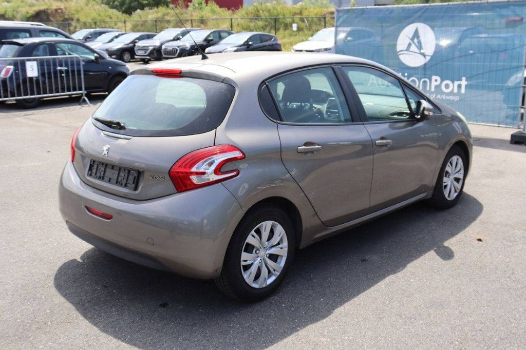 Passenger car Peugeot 208 Petrol 82hp 2012 (Margin)