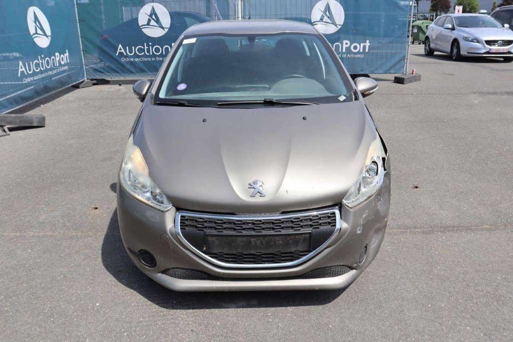 Passenger car Peugeot 208 Petrol 82hp 2012 (Margin)