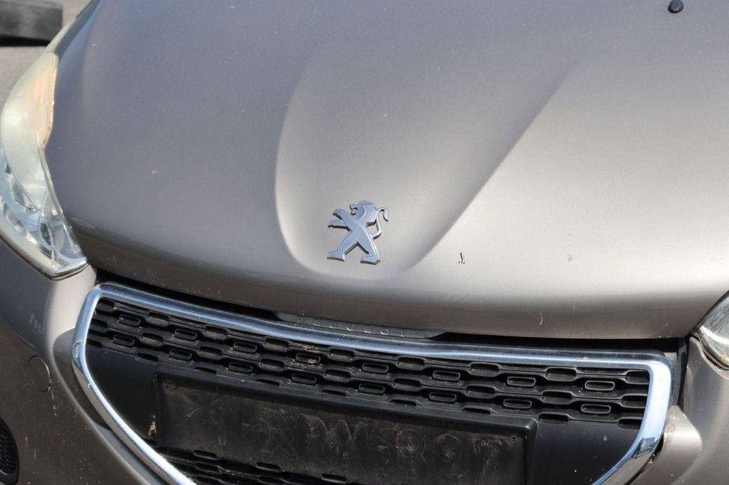 Passenger car Peugeot 208 Petrol 82hp 2012 (Margin)