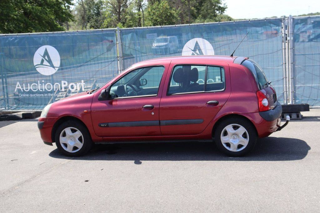 Renault Clio Benziner 75 PS Pkw, Baujahr 2010 (Margin)