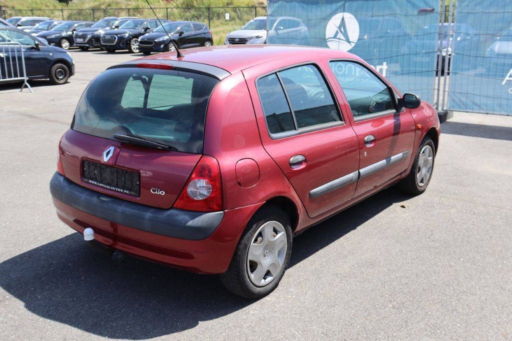 Renault Clio Benziner 75 PS Pkw, Baujahr 2010 (Margin)