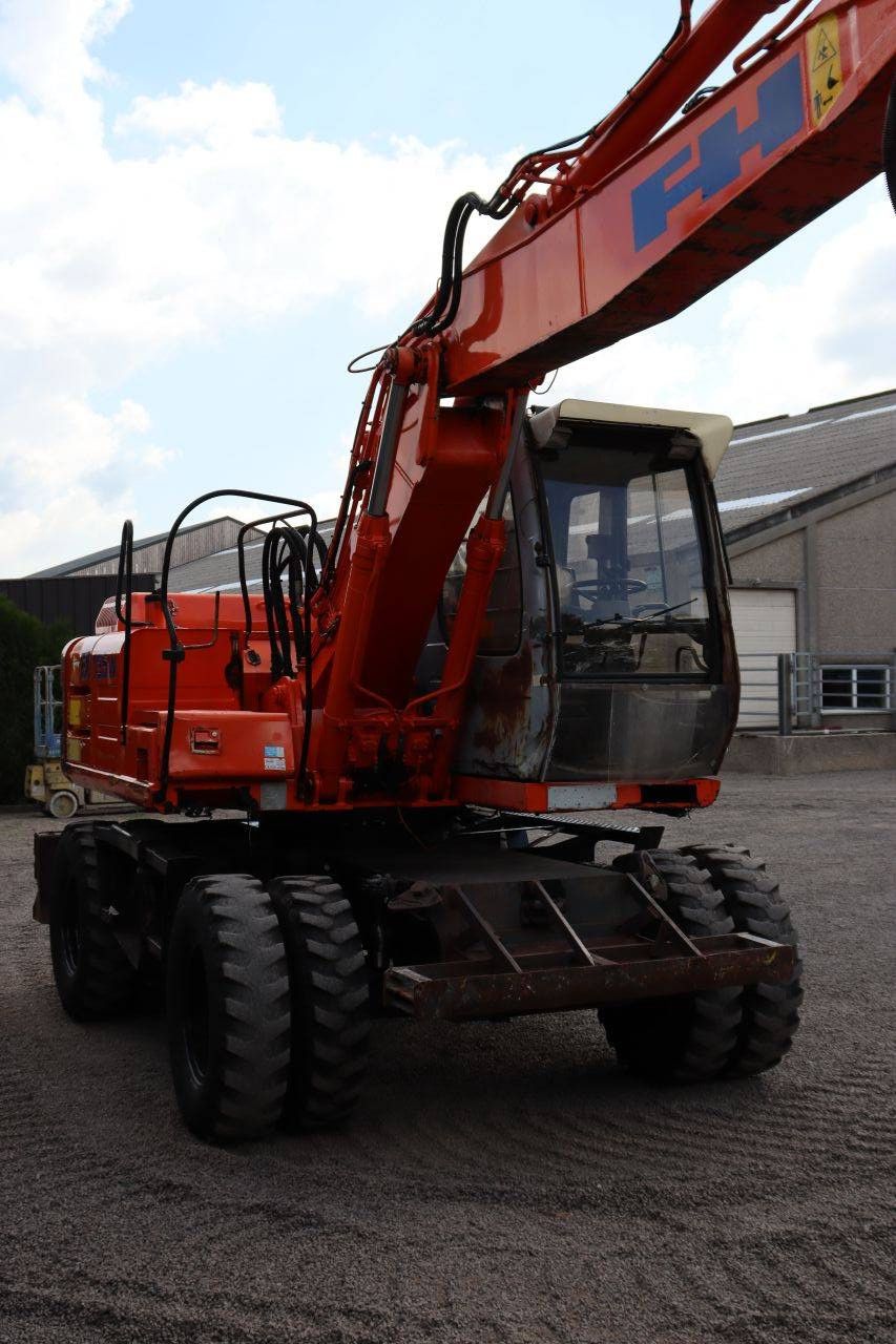 Wheel excavator Fiat Hitachi EX135W Diesel 76kW 2000