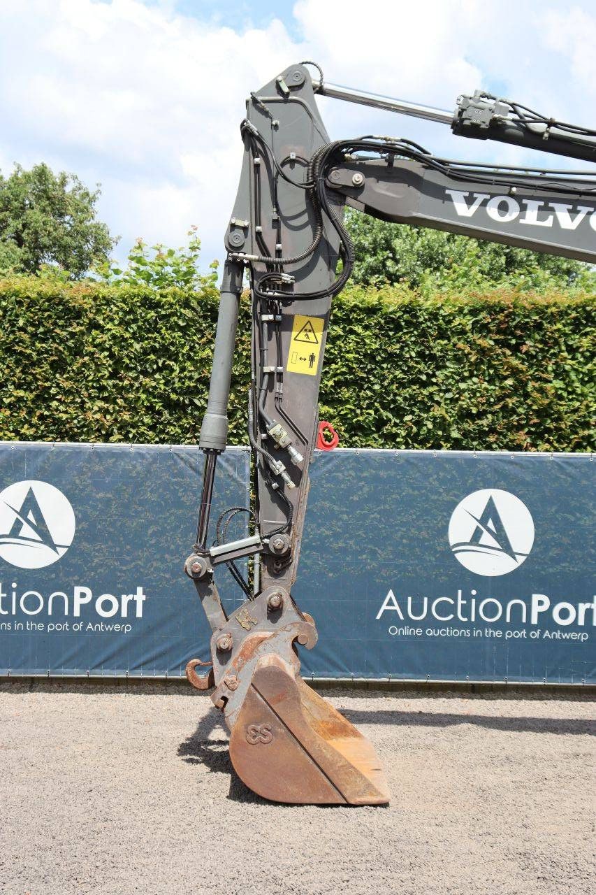 Crawler excavator Volvo EC140DL Diesel 85kW 2013