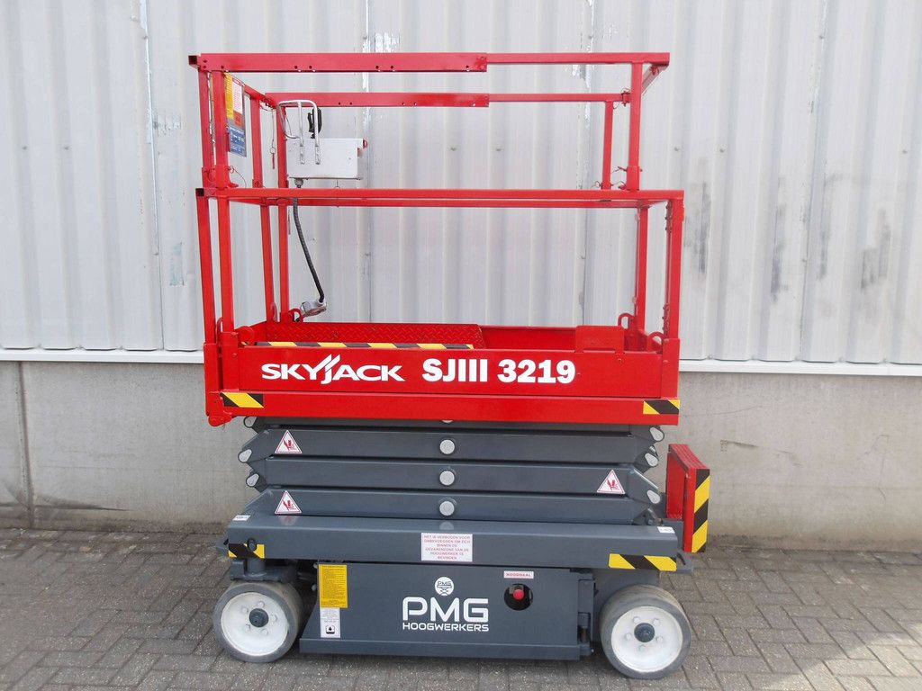 SkyJack SJ3219 Electric Scissor Lift 7.81m 2017