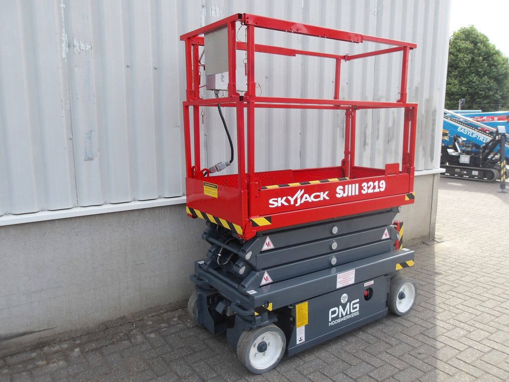 SkyJack SJ3219 Electric Scissor Lift 7.81m 2017
