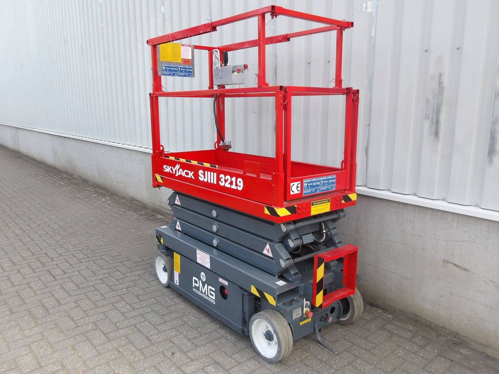 SkyJack SJ3219 Electric Scissor Lift 7.81m 2017