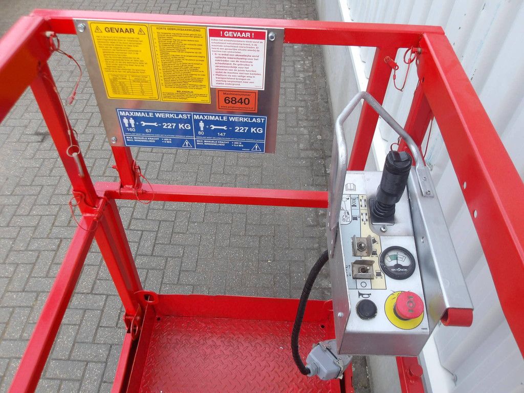 SkyJack SJ3219 Electric Scissor Lift 7.81m 2017
