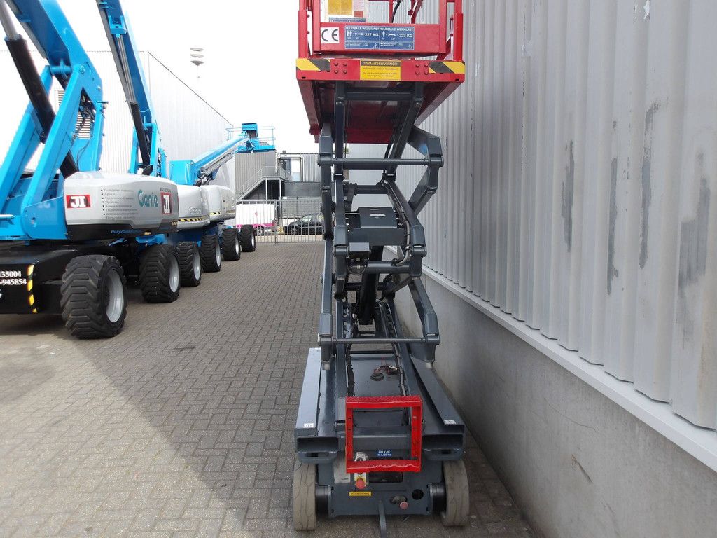 SkyJack SJ3219 Electric Scissor Lift 7.81m 2017