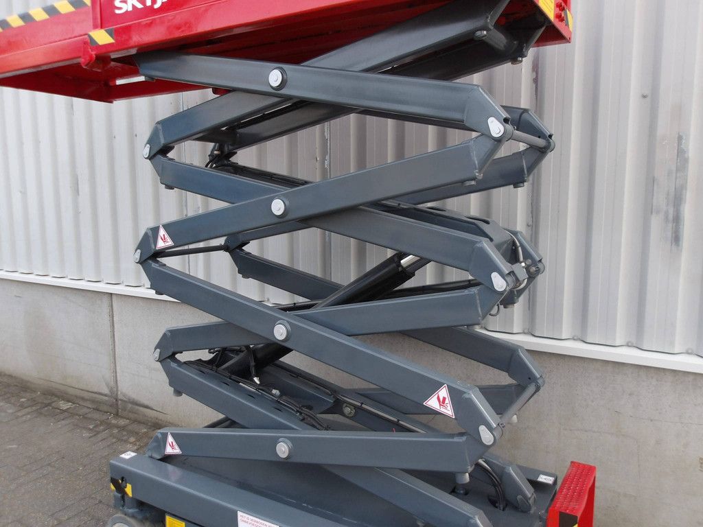 SkyJack SJ3219 Electric Scissor Lift 7.81m 2017