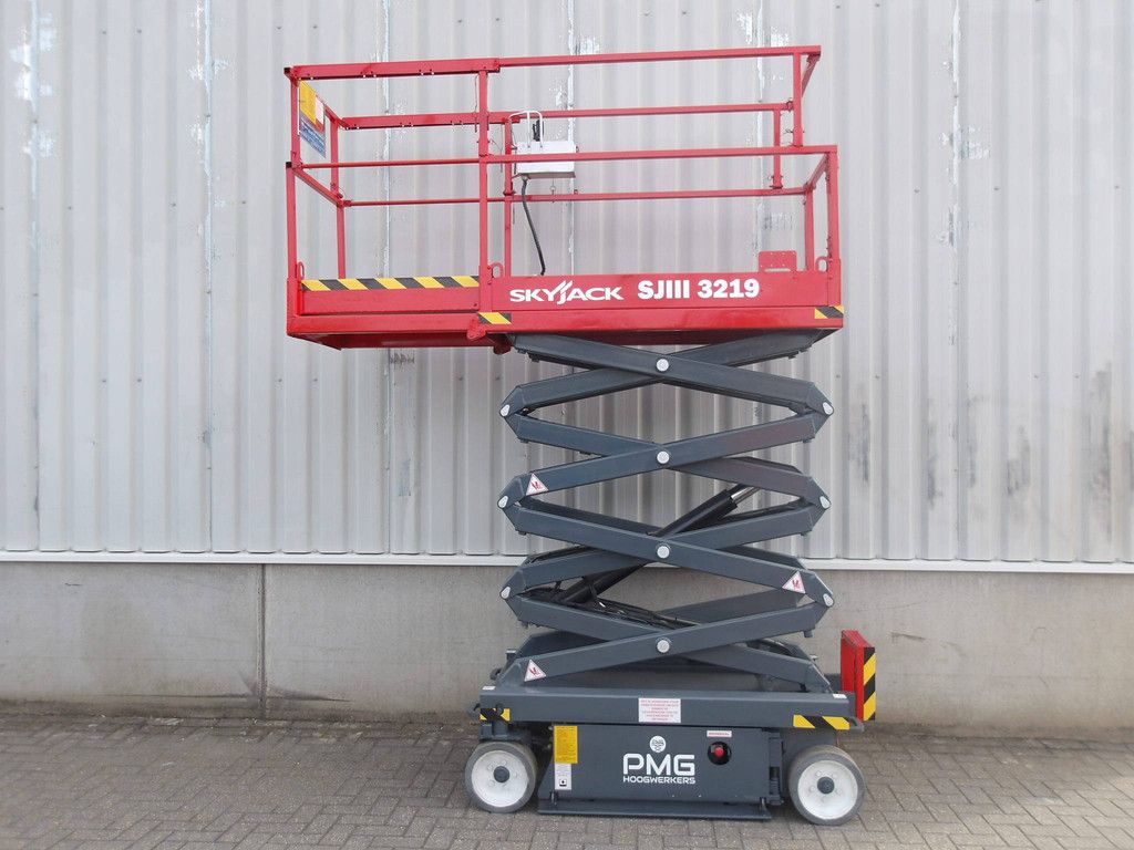 SkyJack SJ3219 Electric Scissor Lift 7.81m 2017