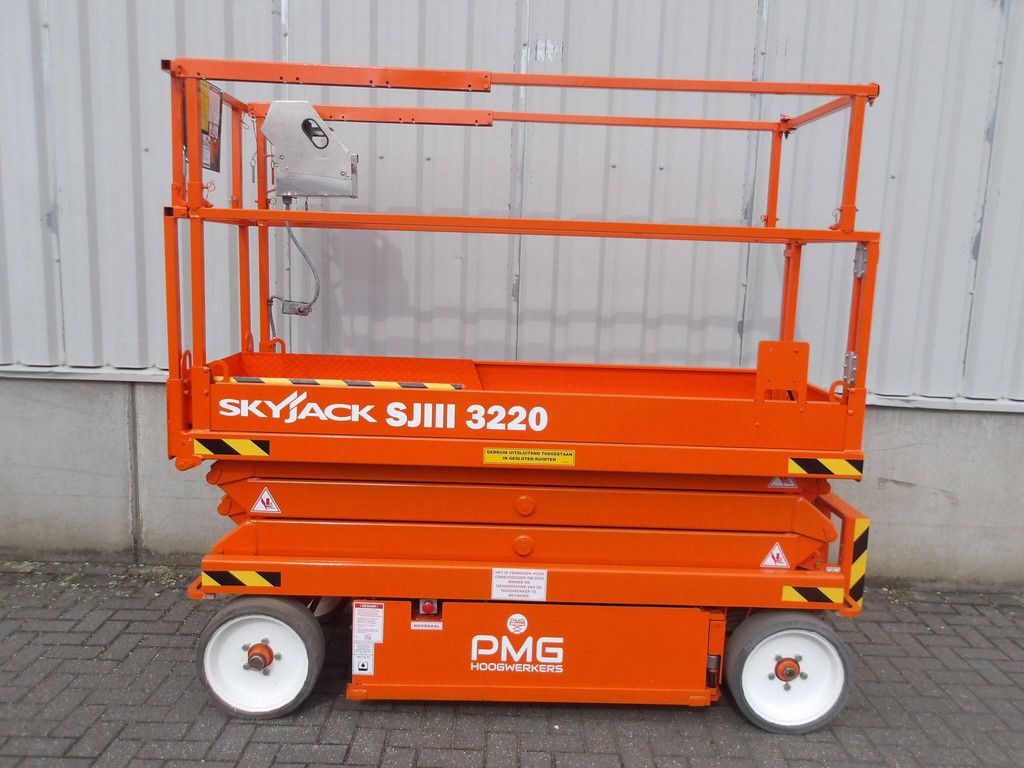 SkyJack SJ3220 Elektrische Scherenbühne 8,09 m 2015