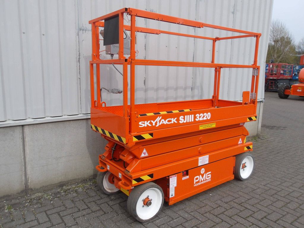SkyJack SJ3220 Elektrische Scherenbühne 8,09 m 2015