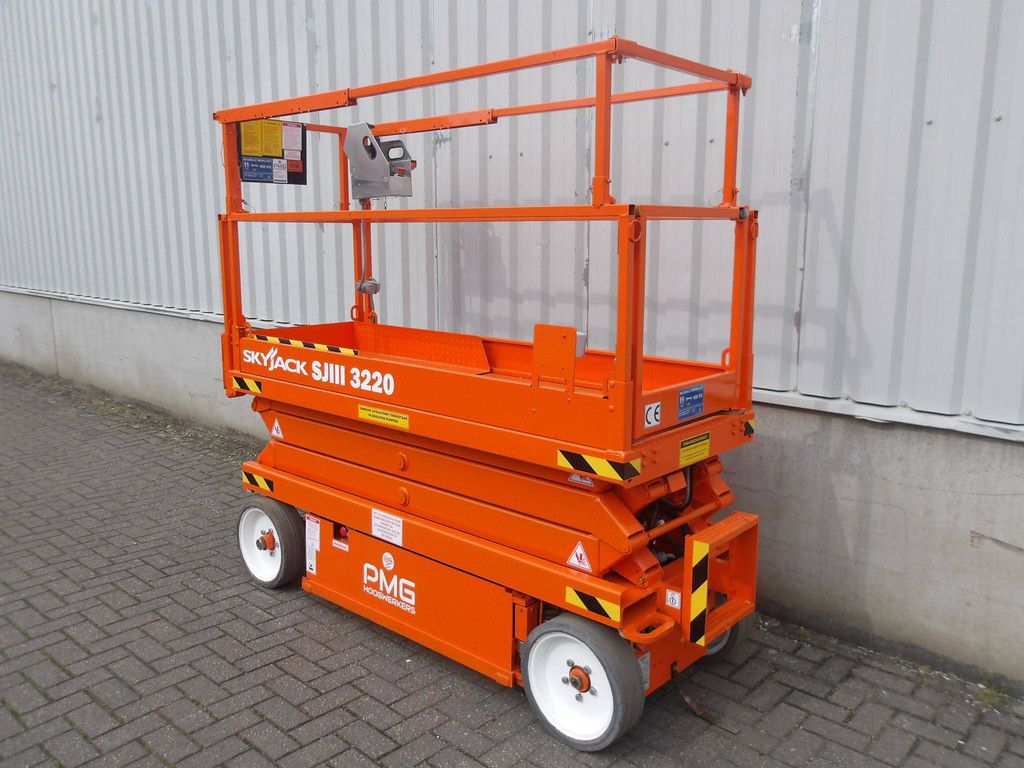 SkyJack SJ3220 Elektrische Scherenbühne 8,09 m 2015