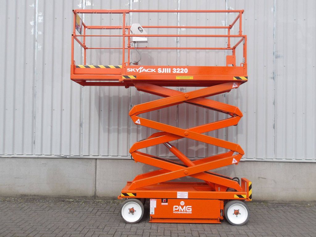 SkyJack SJ3220 Elektrische Scherenbühne 8,09 m 2015