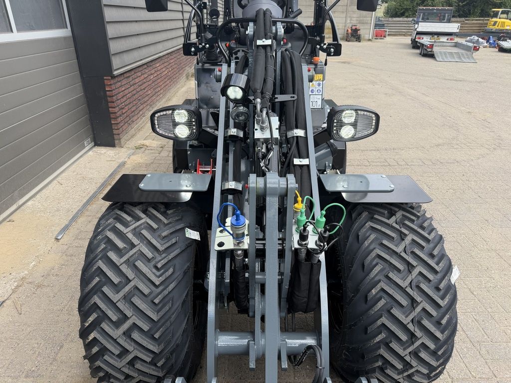 Giant G2700 X-TRA HD+ special color GREY minishovel NIEUW €785 LEASE